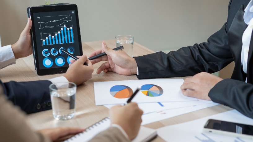 Braulio Henrique Dias Viana apresenta estratégias para empresas se destacarem em meio a cenários econômicos desafiadores.