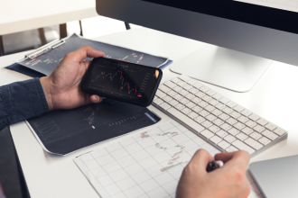 Rodrigo Balassiano explora como os fundos de investimento podem fortalecer parcerias público-privadas e alavancar o desenvolvimento estratégico no Brasil.