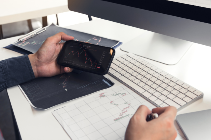 Rodrigo Balassiano explora como os fundos de investimento podem fortalecer parcerias público-privadas e alavancar o desenvolvimento estratégico no Brasil.