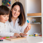 Teciomar Ábila explica por que colecionar figurinhas é uma atividade importante no desenvolvimento infantil.