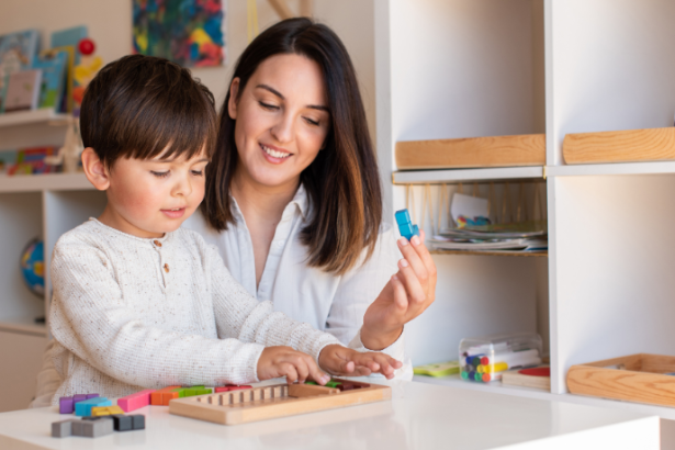 Teciomar Ábila explica por que colecionar figurinhas é uma atividade importante no desenvolvimento infantil.
